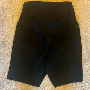 NWOT Isabel Maternity bermuda shorts size 12
